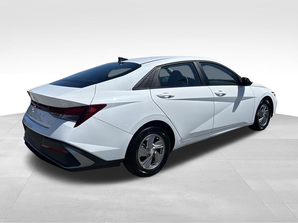 2025 Hyundai Elantra SE - Photo 7