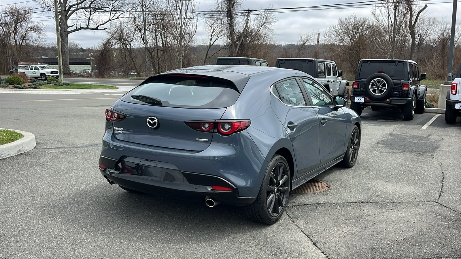 View vehicle photo 4