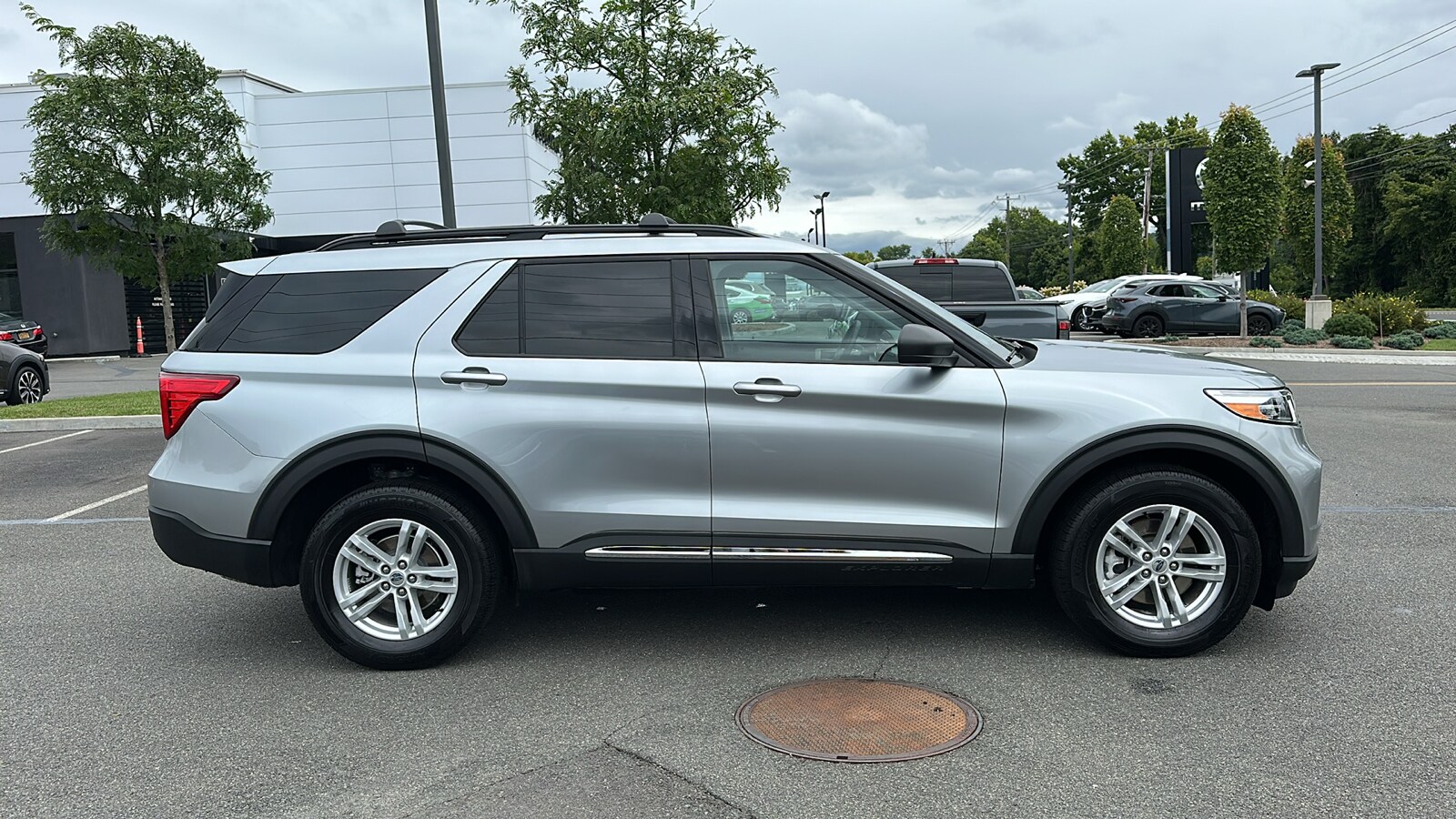 2024 Ford Explorer XLT photo 3
