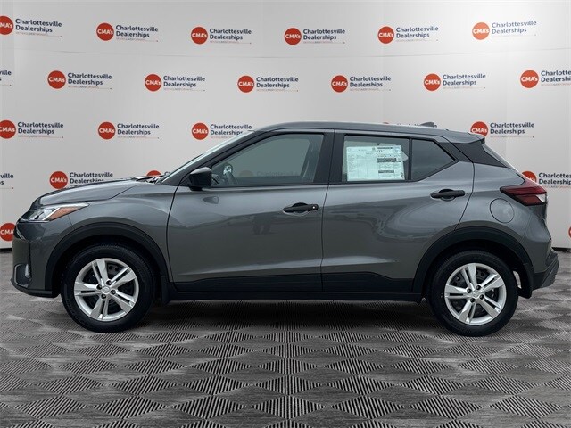 2025 Nissan Kicks Play S photo 2