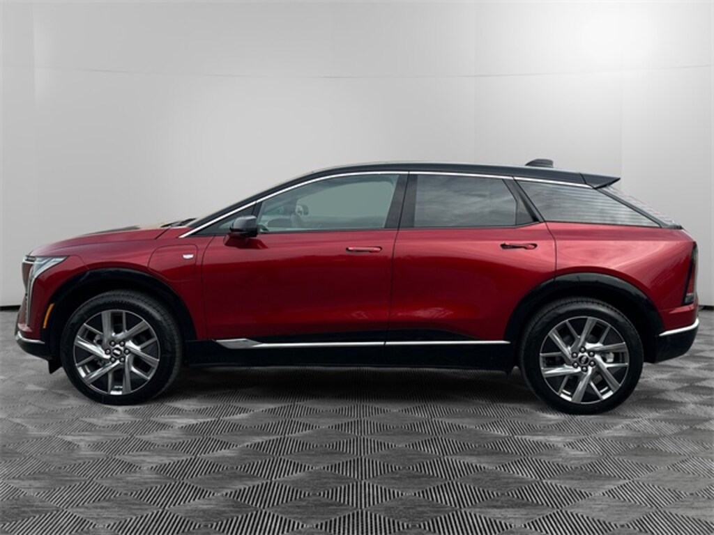 New 2026 CADILLAC OPTIQ Luxury SUV
