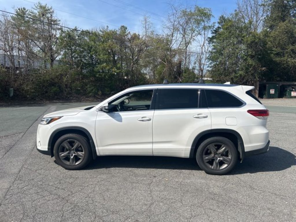 Used 2017 Toyota Highlander Limited V6 SUV
