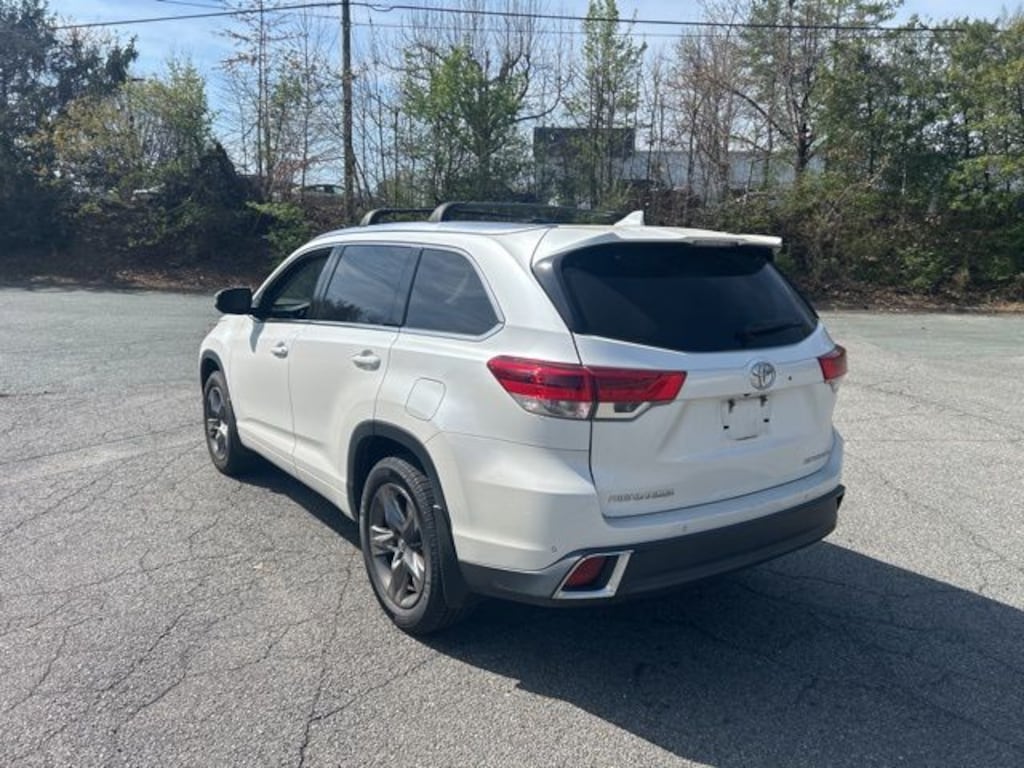 Used 2017 Toyota Highlander Limited V6 SUV