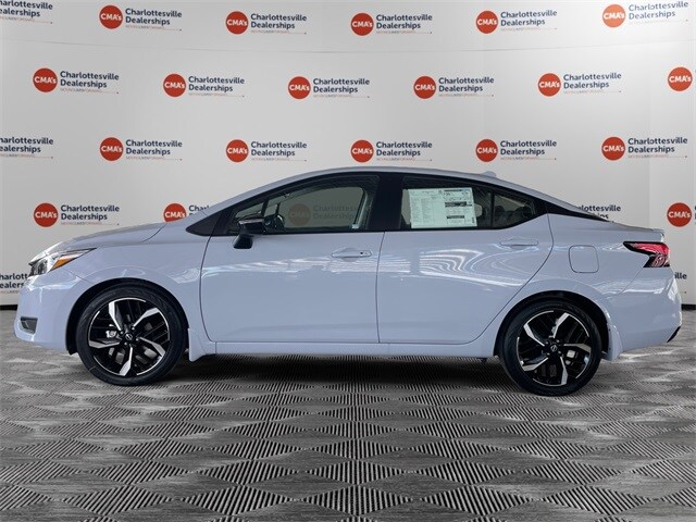 2025 Nissan Versa 1.6 SR photo 2