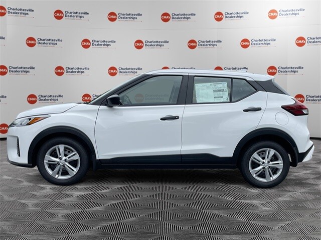 2025 Nissan Kicks Play S photo 2