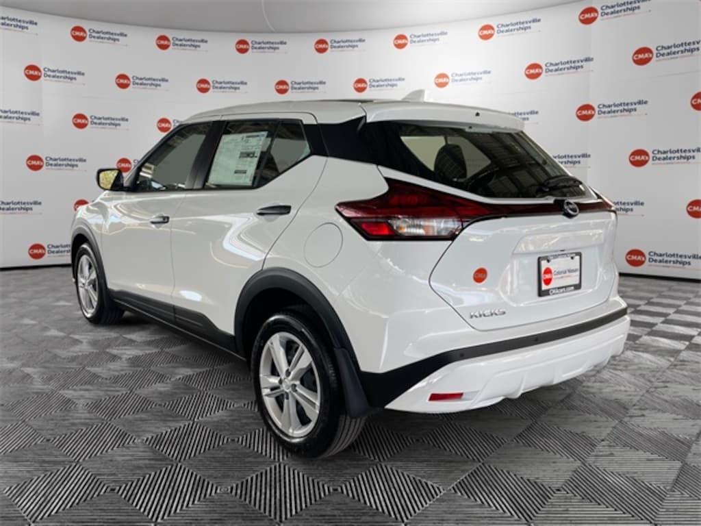 New 2025 Nissan Kicks Play S SUV