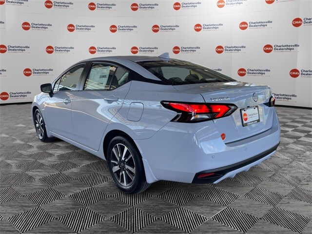 2025 Nissan Versa 1.6 SV photo 3