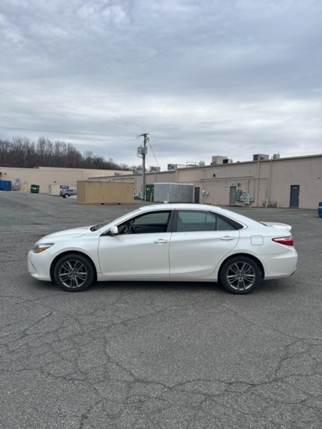 Used 2017 Toyota Camry SE Sedan