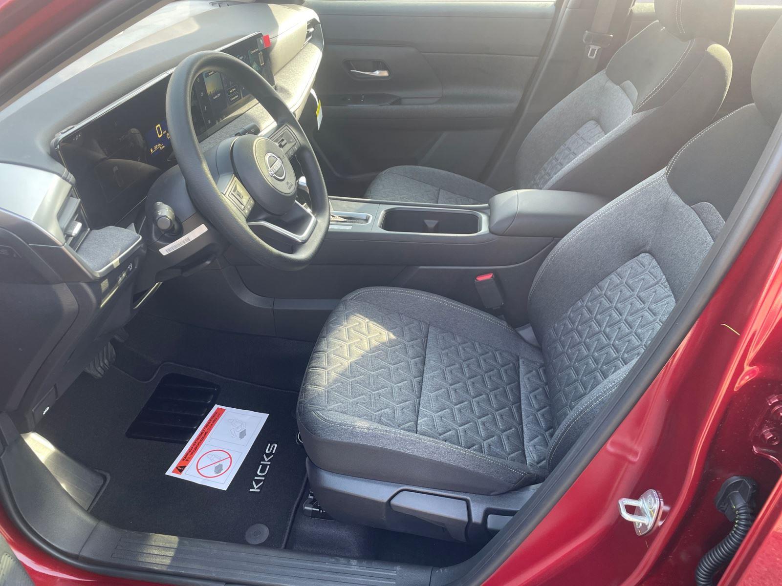 2026 Nissan KICKS SV - Photo 9