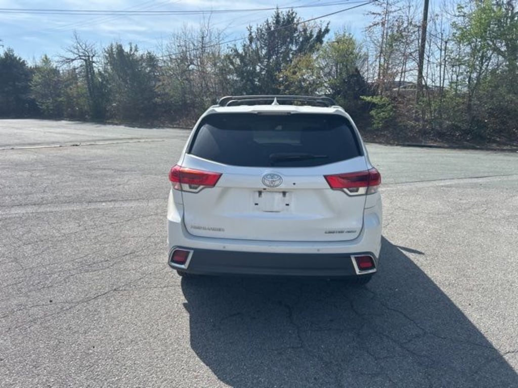 Used 2017 Toyota Highlander Limited V6 SUV