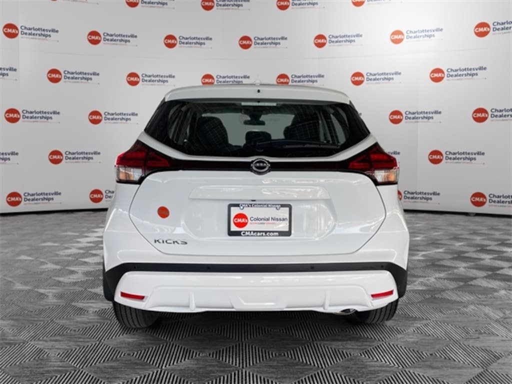 New 2025 Nissan Kicks Play S SUV