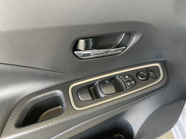 2025 Nissan Versa Sedan SR - Photo 19
