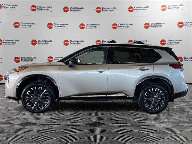 2026 Nissan Rogue Platinum photo 2