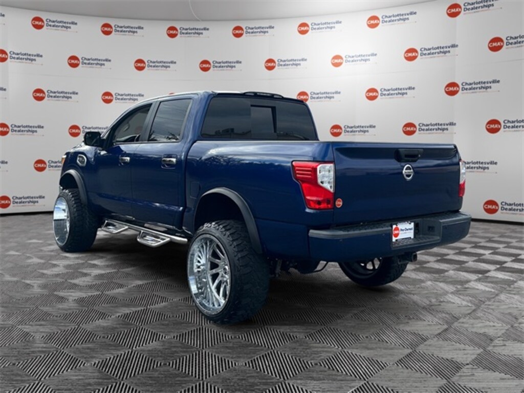 Used 2017 Nissan Titan SV Truck Crew Cab