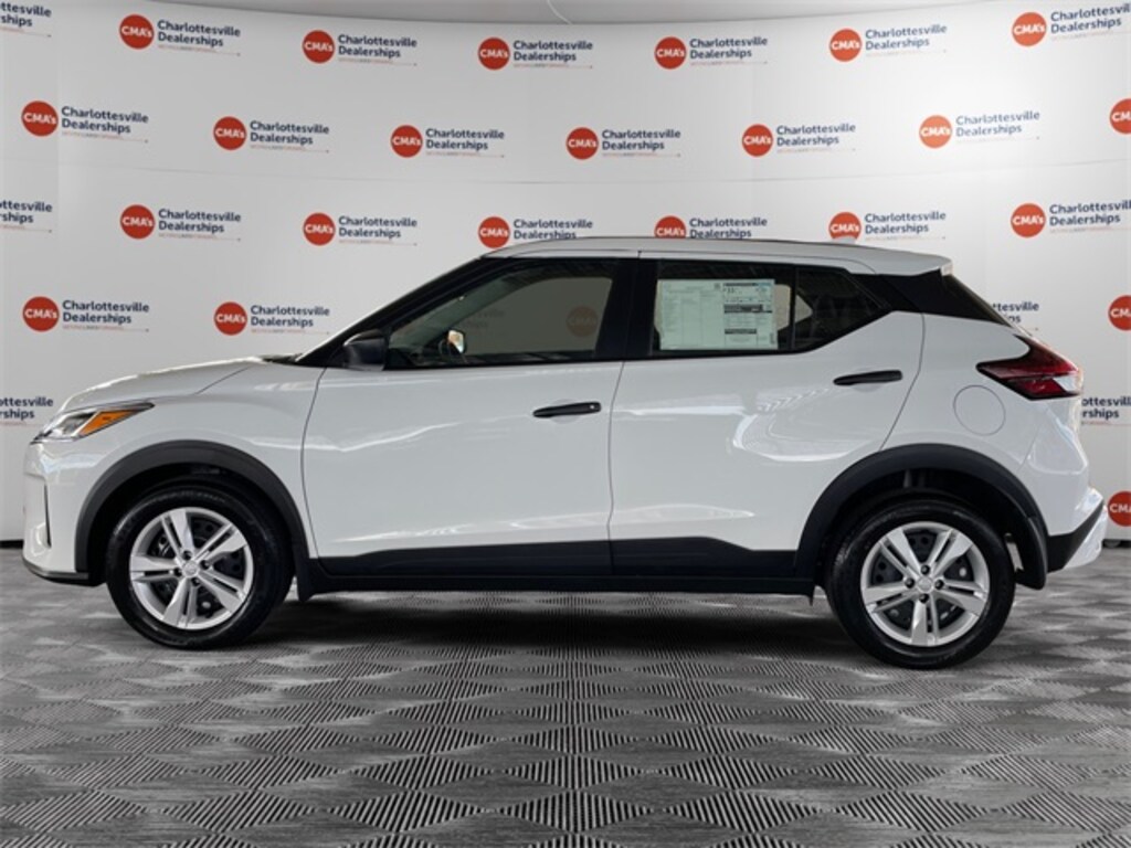 New 2025 Nissan Kicks Play S SUV