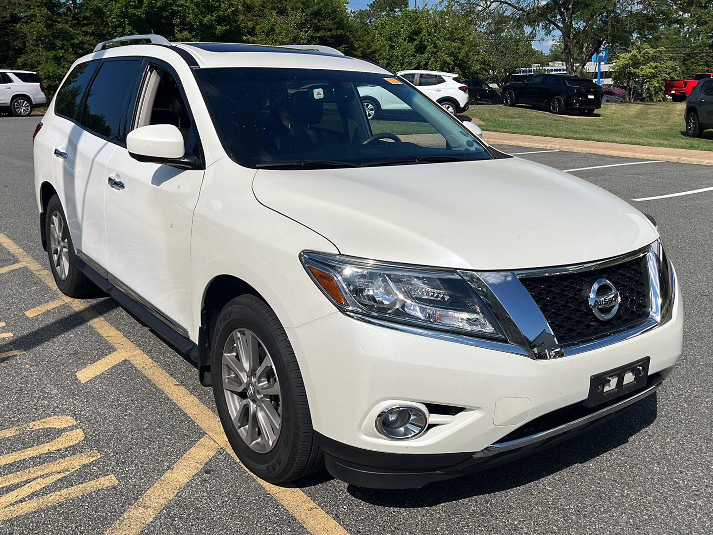 Used 2016 Nissan Pathfinder SL with VIN 5N1AR2MM5GC650482 for sale in Charlottesville, VA
