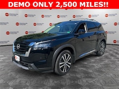 2025 Nissan Pathfinder Platinum SUV