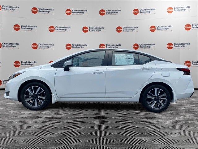 2025 Nissan Versa 1.6 SV photo 2