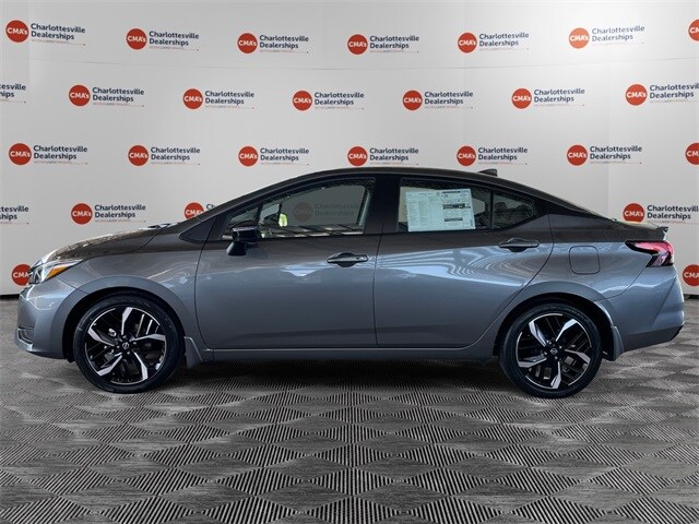 2025 Nissan Versa 1.6 SR photo 2