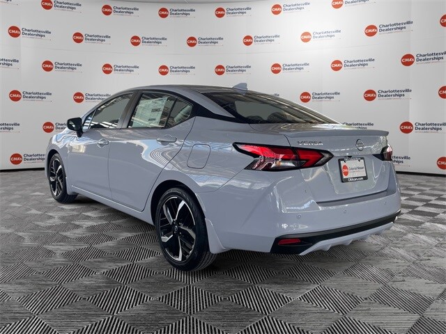 2025 Nissan Versa 1.6 SR photo 3