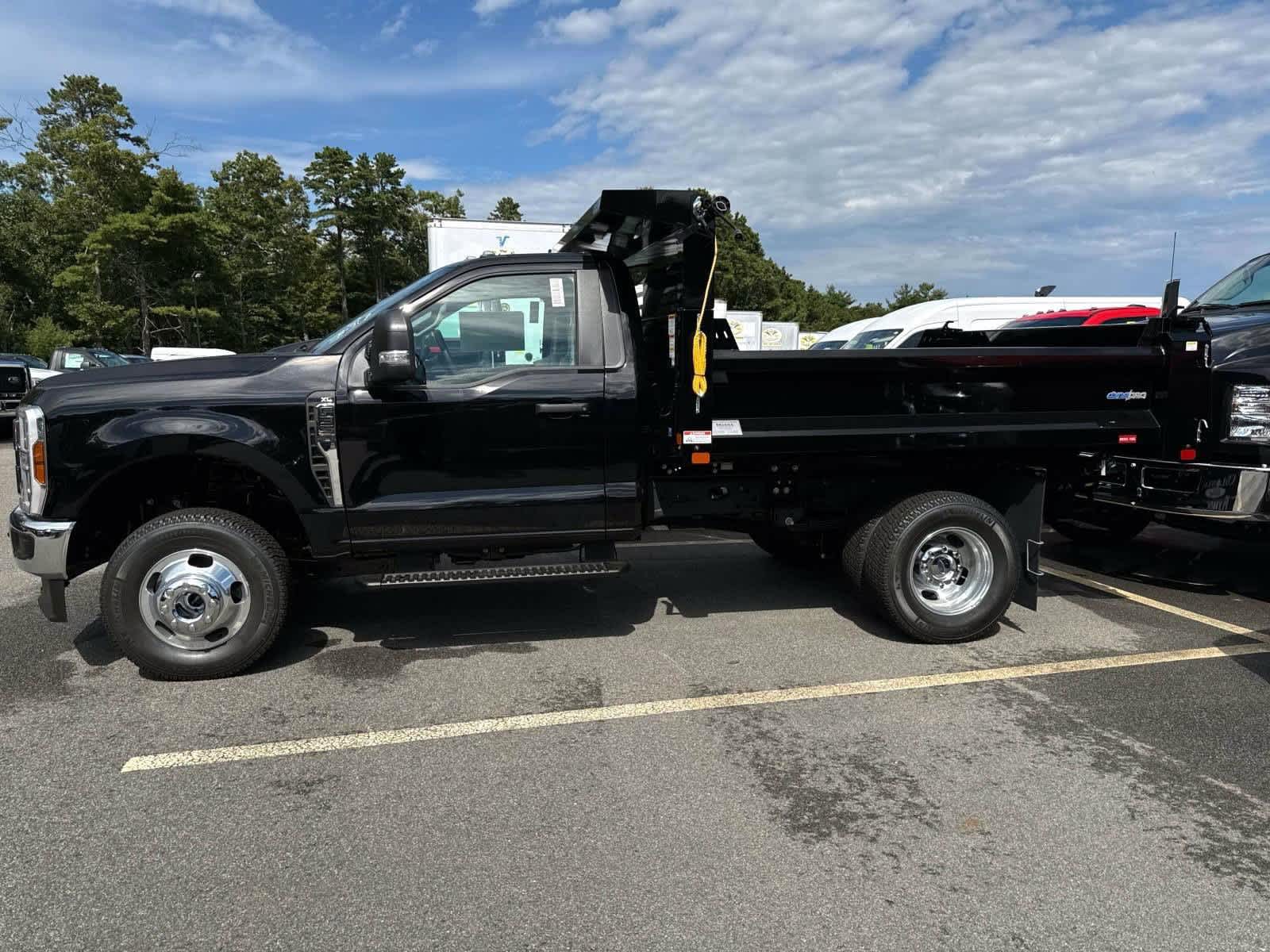 2025 Ford F-350 photo 3