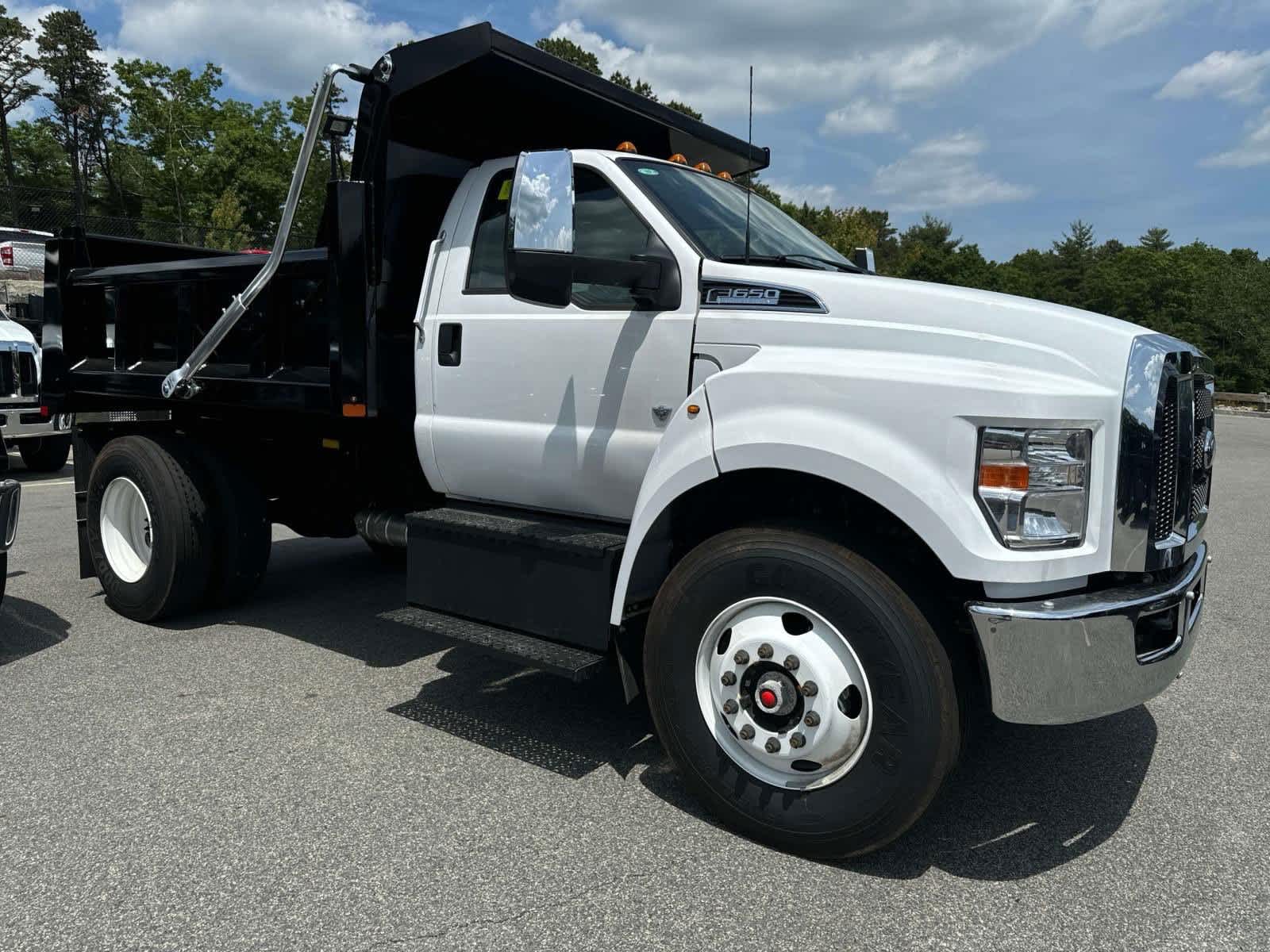 2025 Ford F-650 Regular Cab photo 4