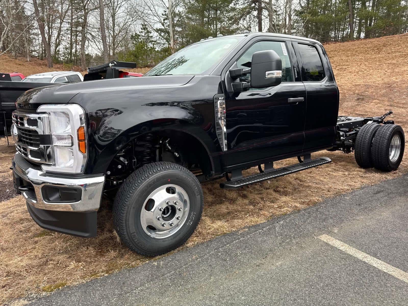 2024 Ford F-350 photo 2