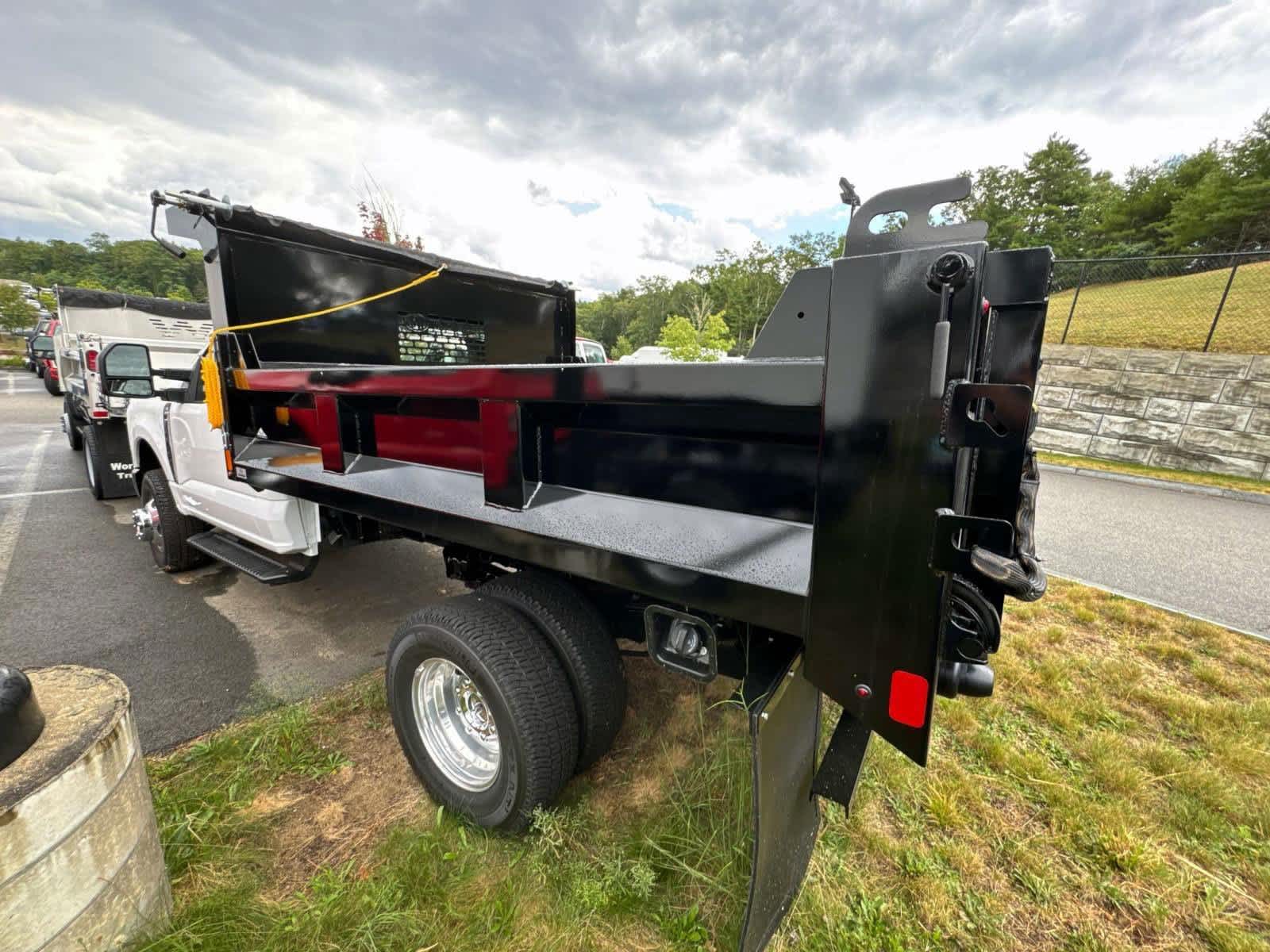 2025 Ford F-350 photo 2