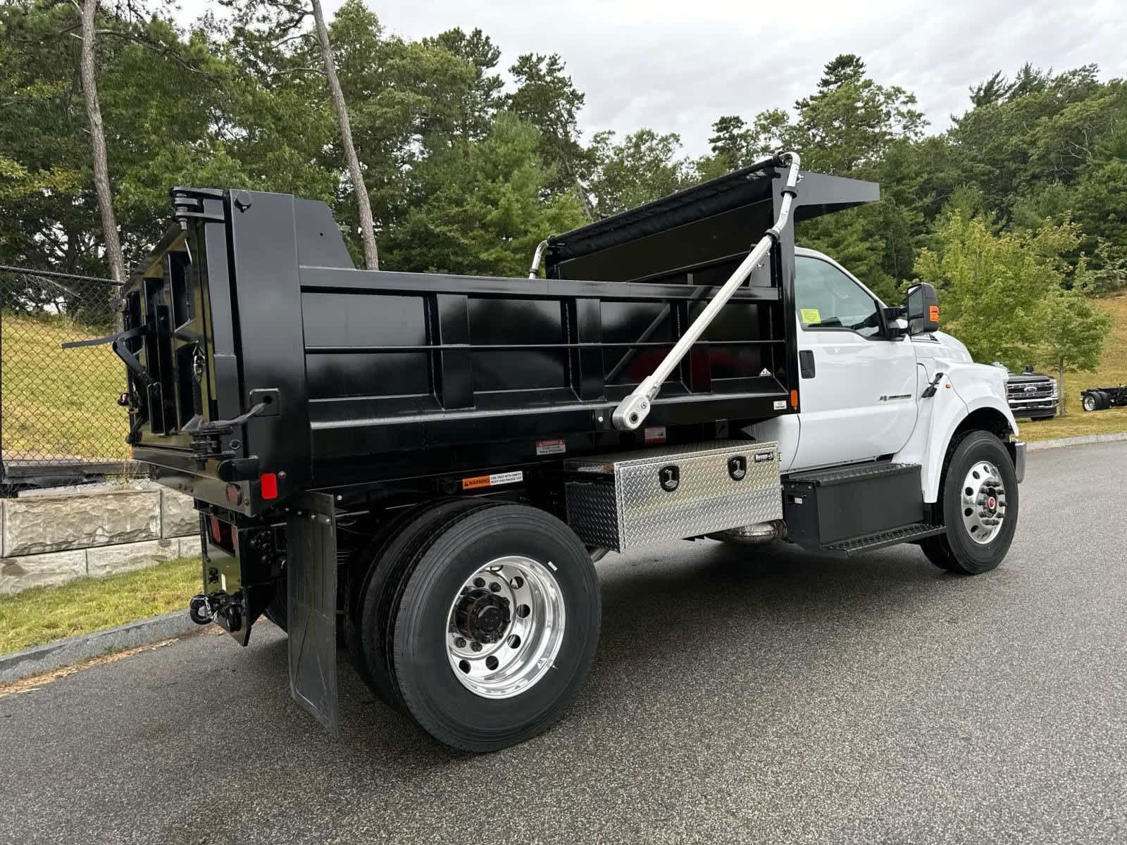 2025 Ford F-750 Regular Cab photo 4