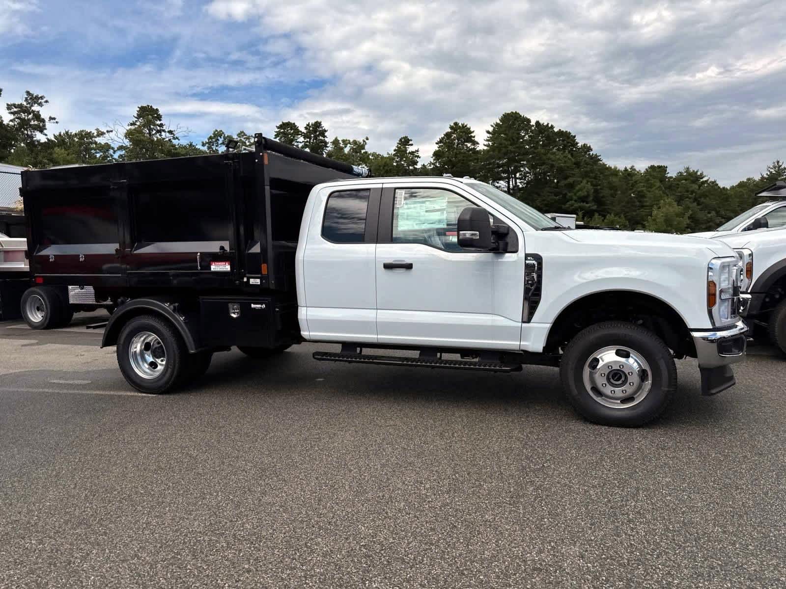 2025 Ford F-350 photo 4