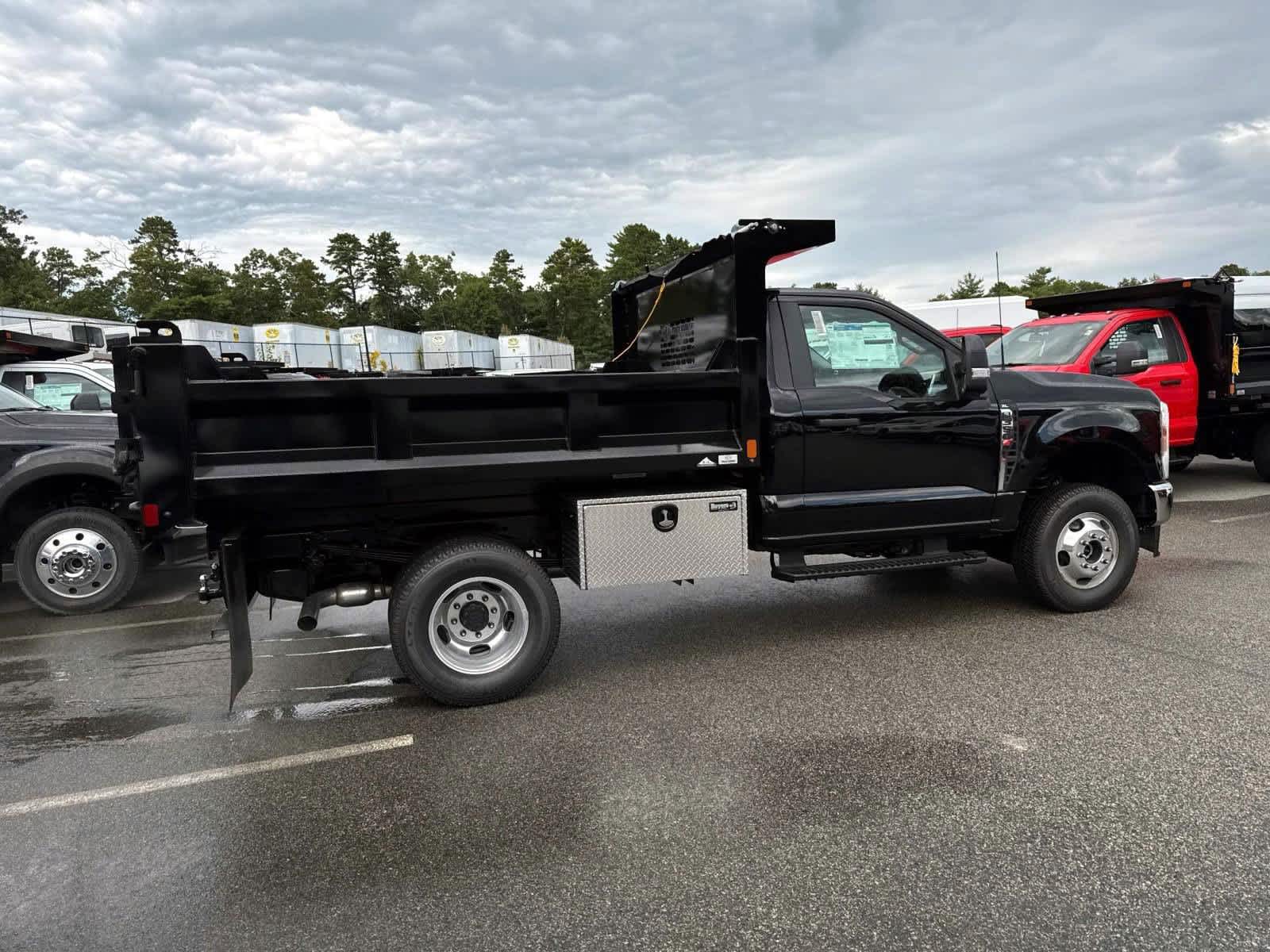 2025 Ford F-350 photo 4