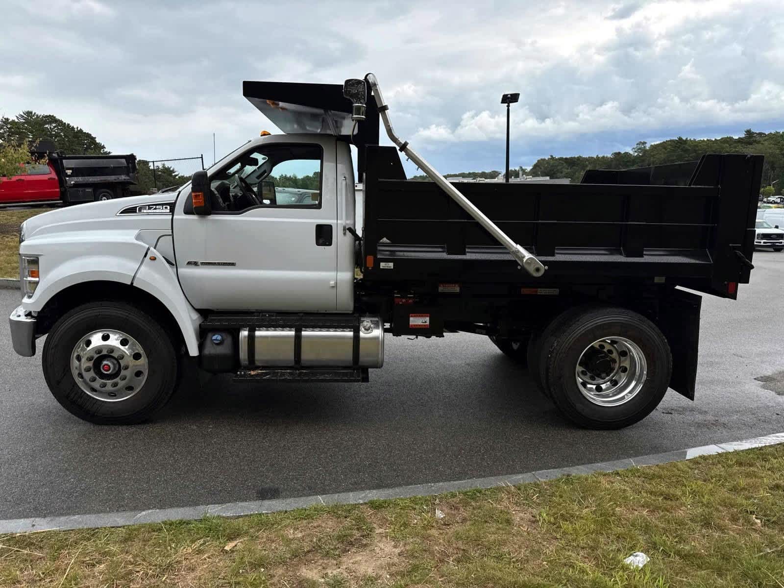 2025 Ford F-750 Regular Cab photo 3