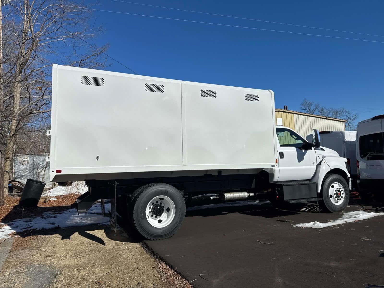 2025 Ford F-750 Regular Cab photo 3