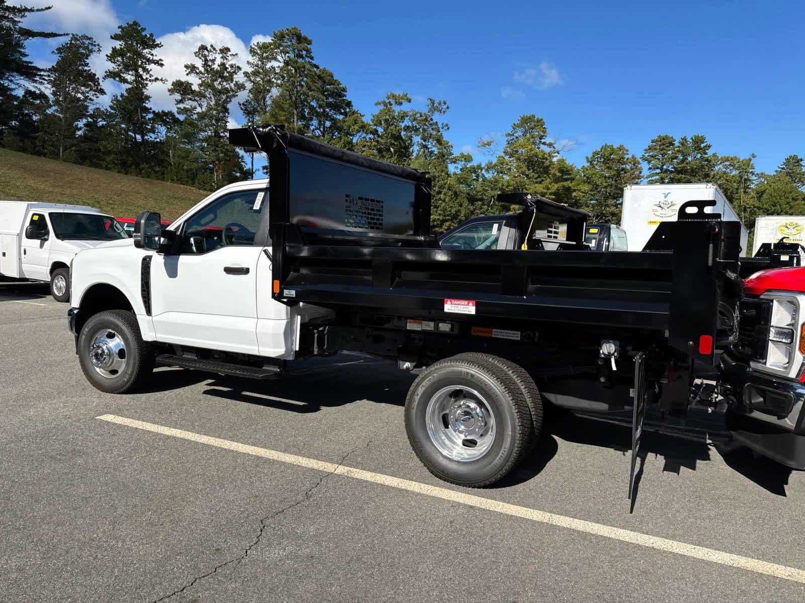 2025 Ford F-350 photo 2