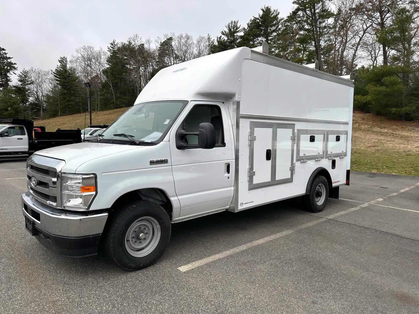 2027 Ford E-Series SRW E-350 Super Duty 158 in WB's photo