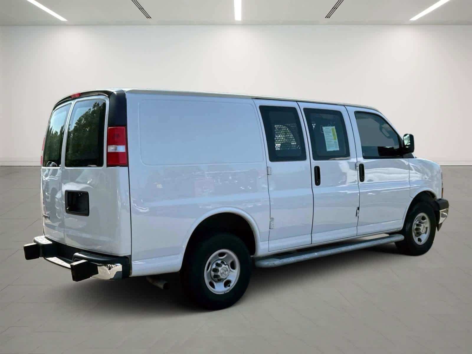 2024 Chevrolet Express 2500 Cargo photo 4