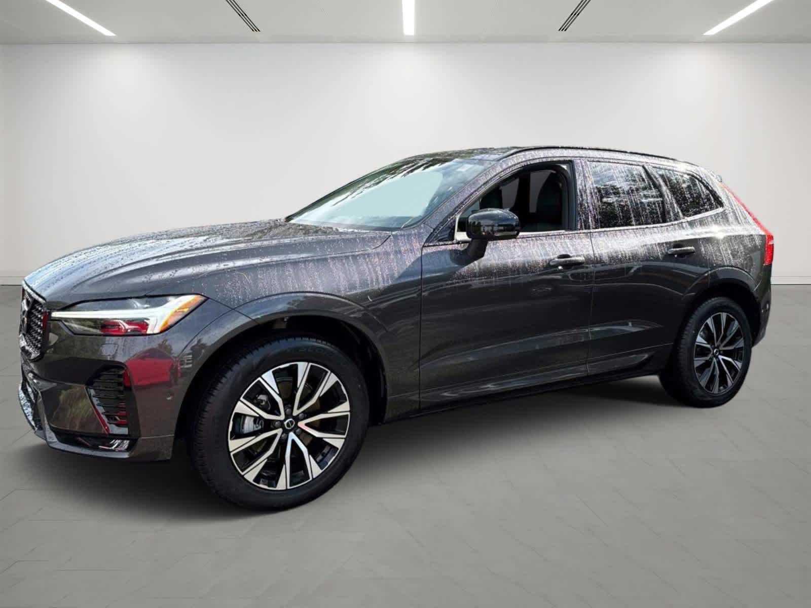 2025 Volvo XC60 Plus's photo