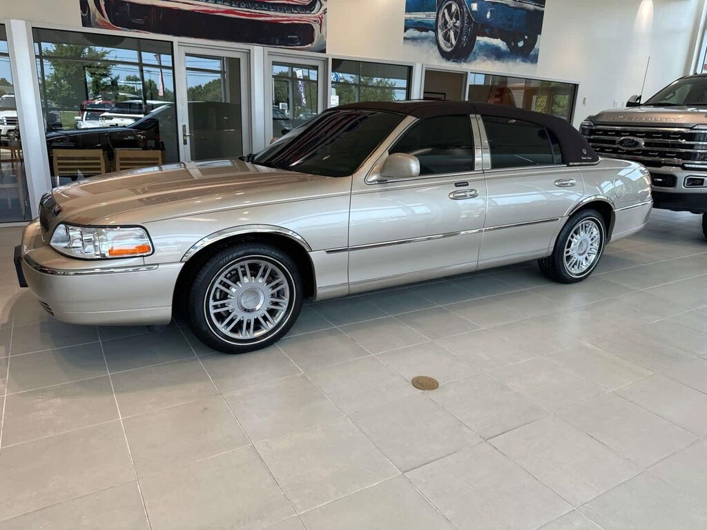 Used 2007 Lincoln Town Car For Sale at Colonial Ford of Plymouth VIN