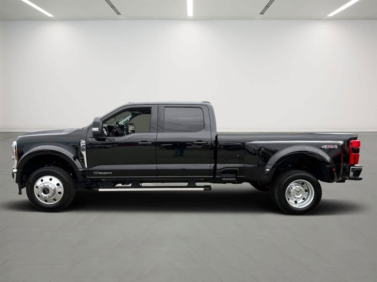 2025 Ford F-450 Lariat photo 2