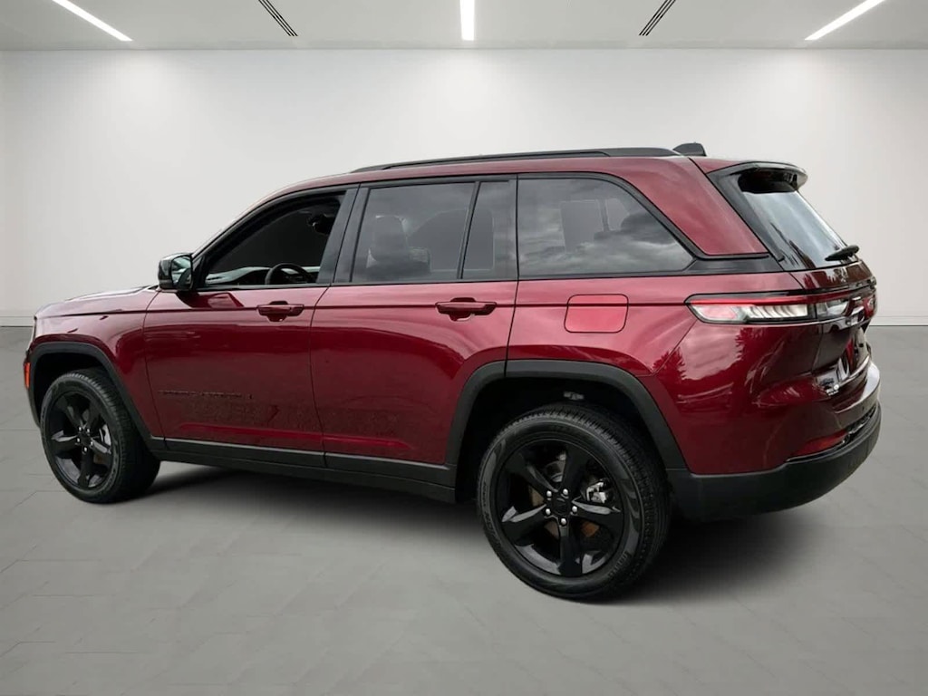 Used 2024 Jeep Grand Cherokee Limited 4x4