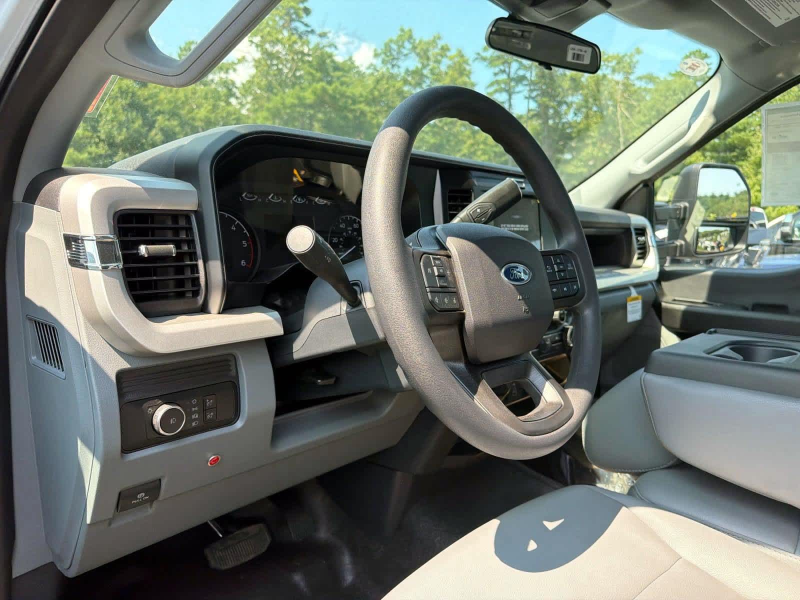 2026 Ford F-350 Super Duty Chassis Cab XL - Photo 5