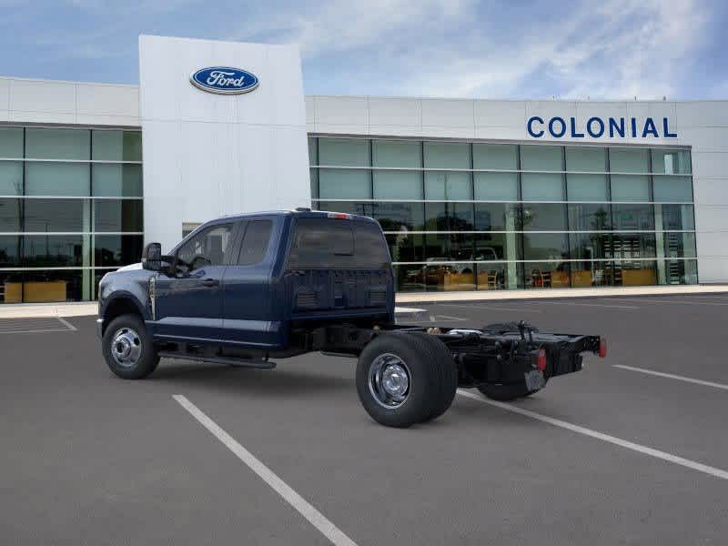 2025 Ford F-350 photo 3