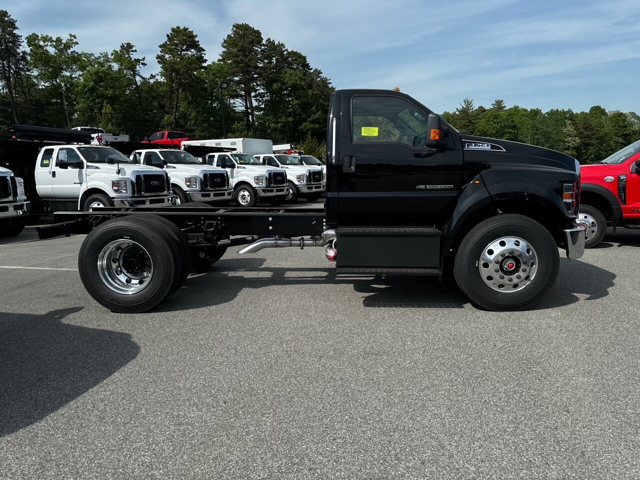 2025 Ford F-750 Regular Cab photo 4