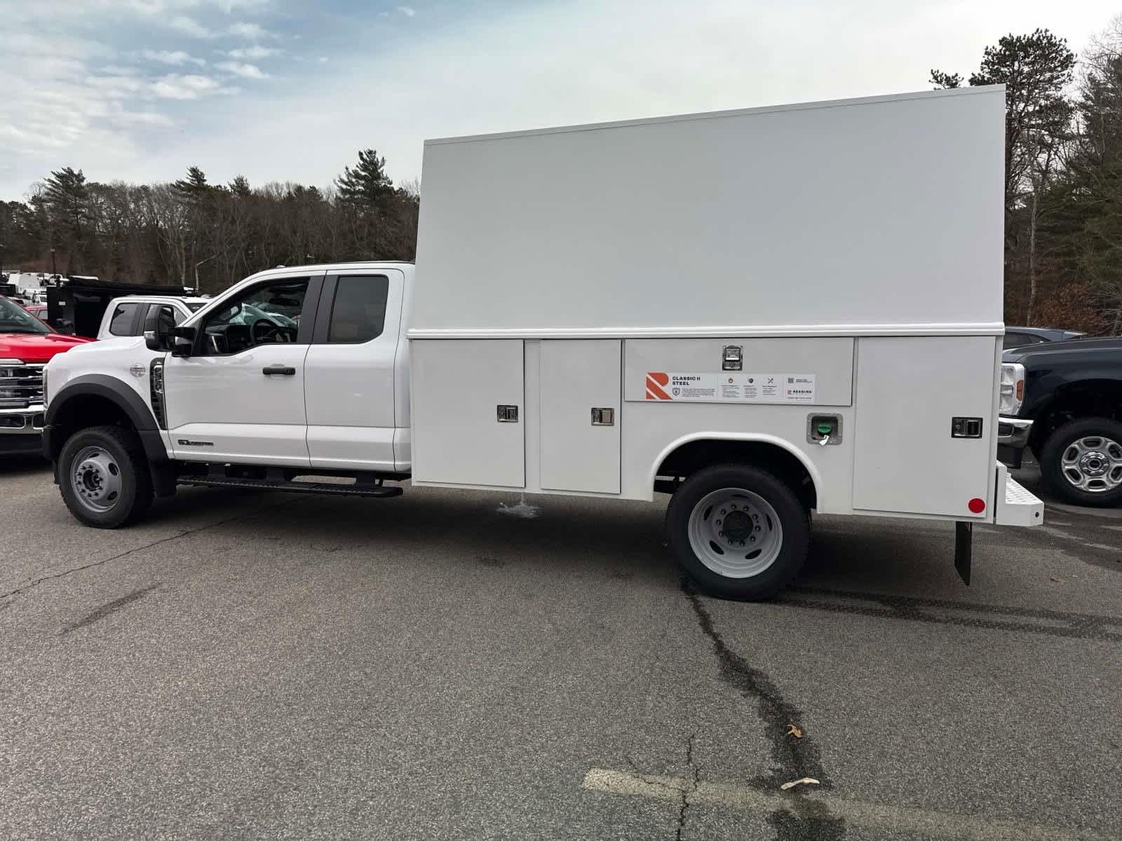 2025 Ford F-550 photo 3