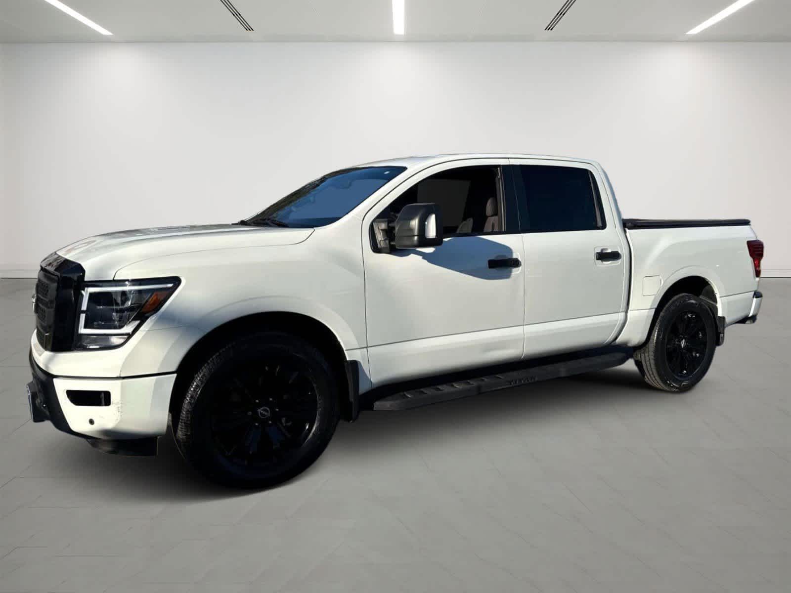 2023 Nissan Titan SV's photo