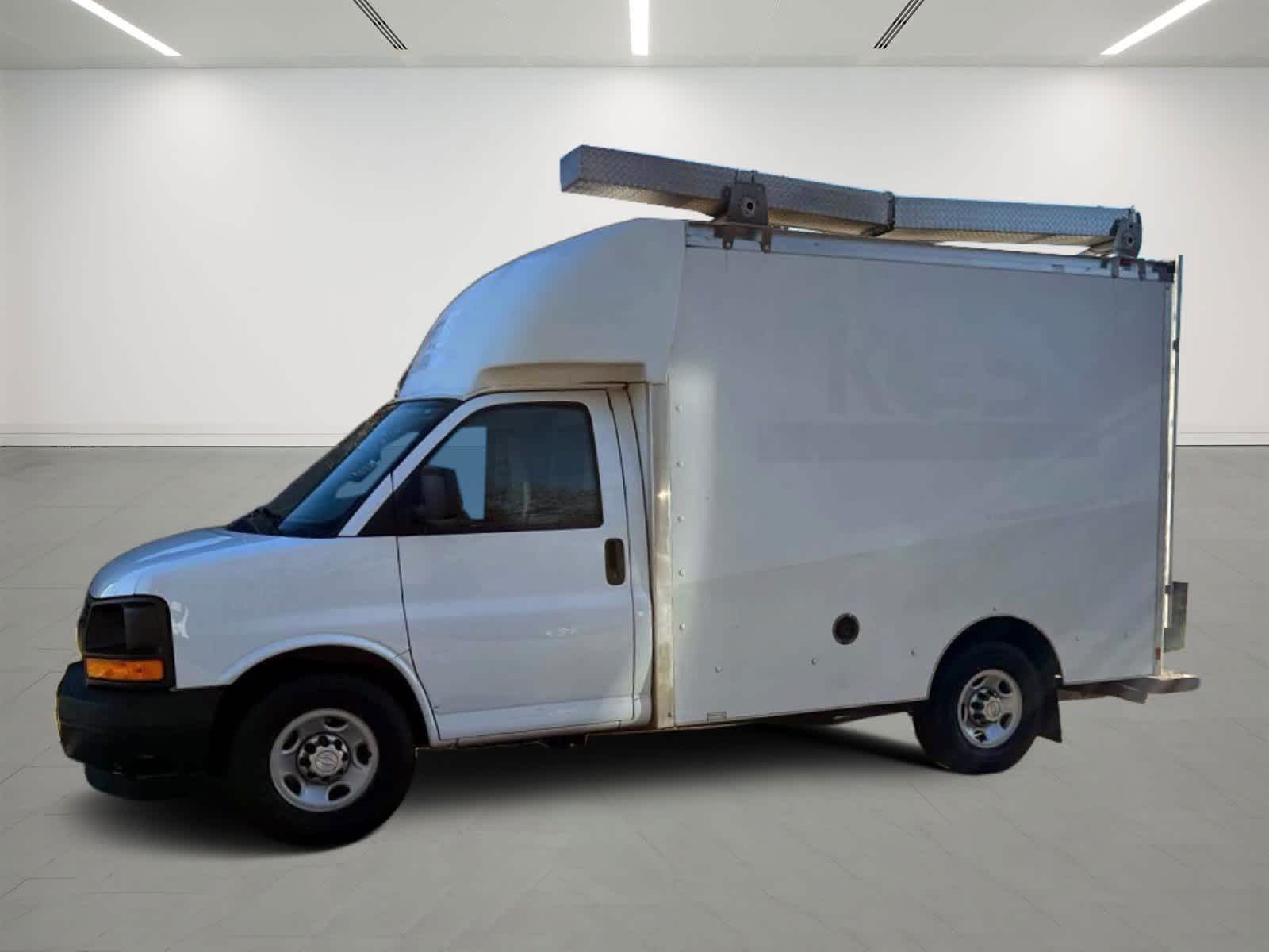 2017 Chevrolet Express Cutaway Base's photo