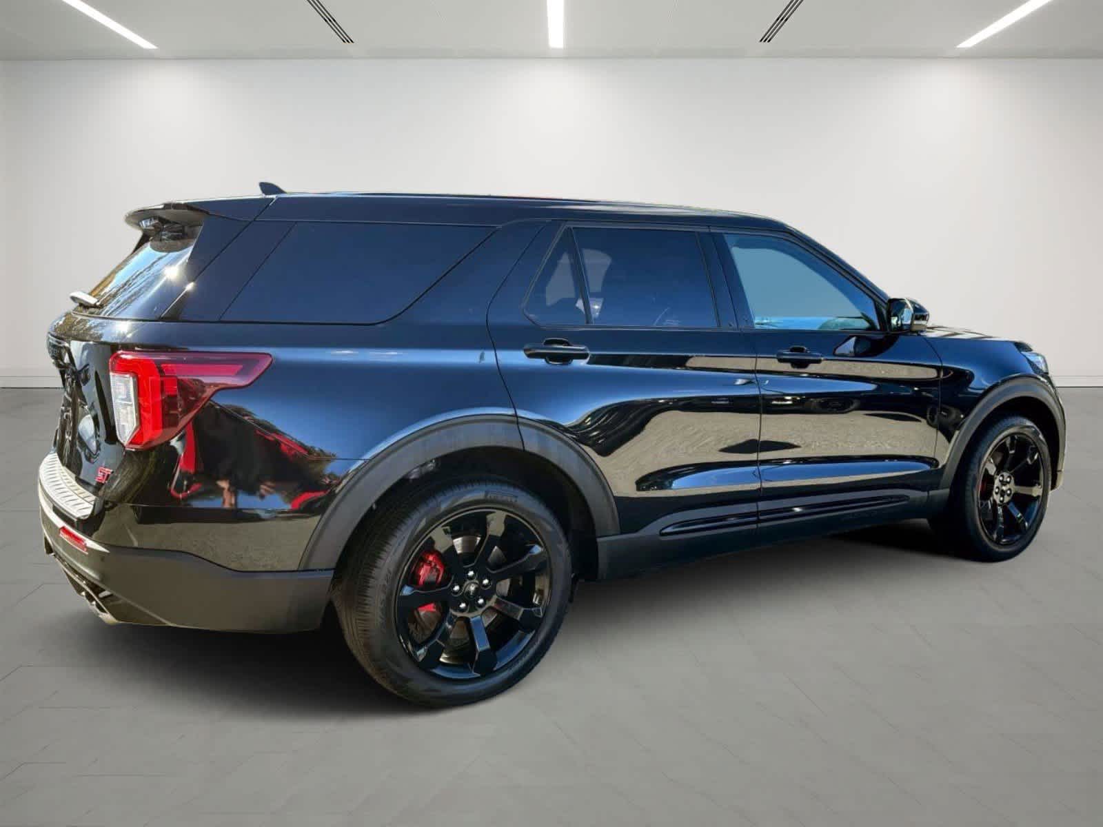 2022 Ford Explorer ST photo 2