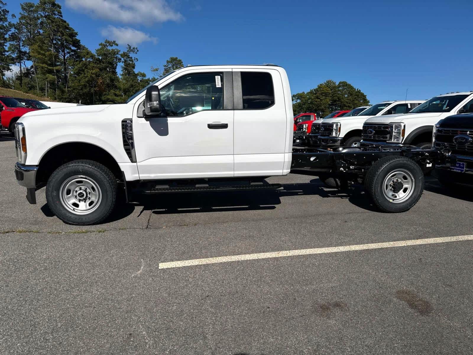 2026 Ford F-350 photo 2