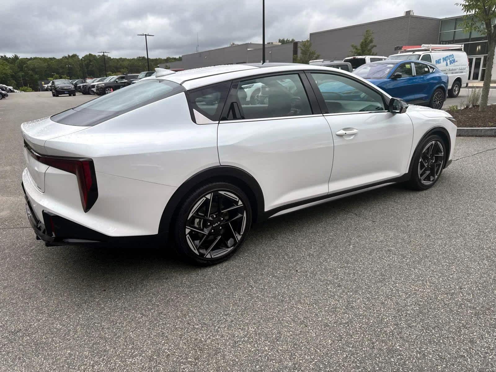 2025 Kia K4 GT-Line photo 4