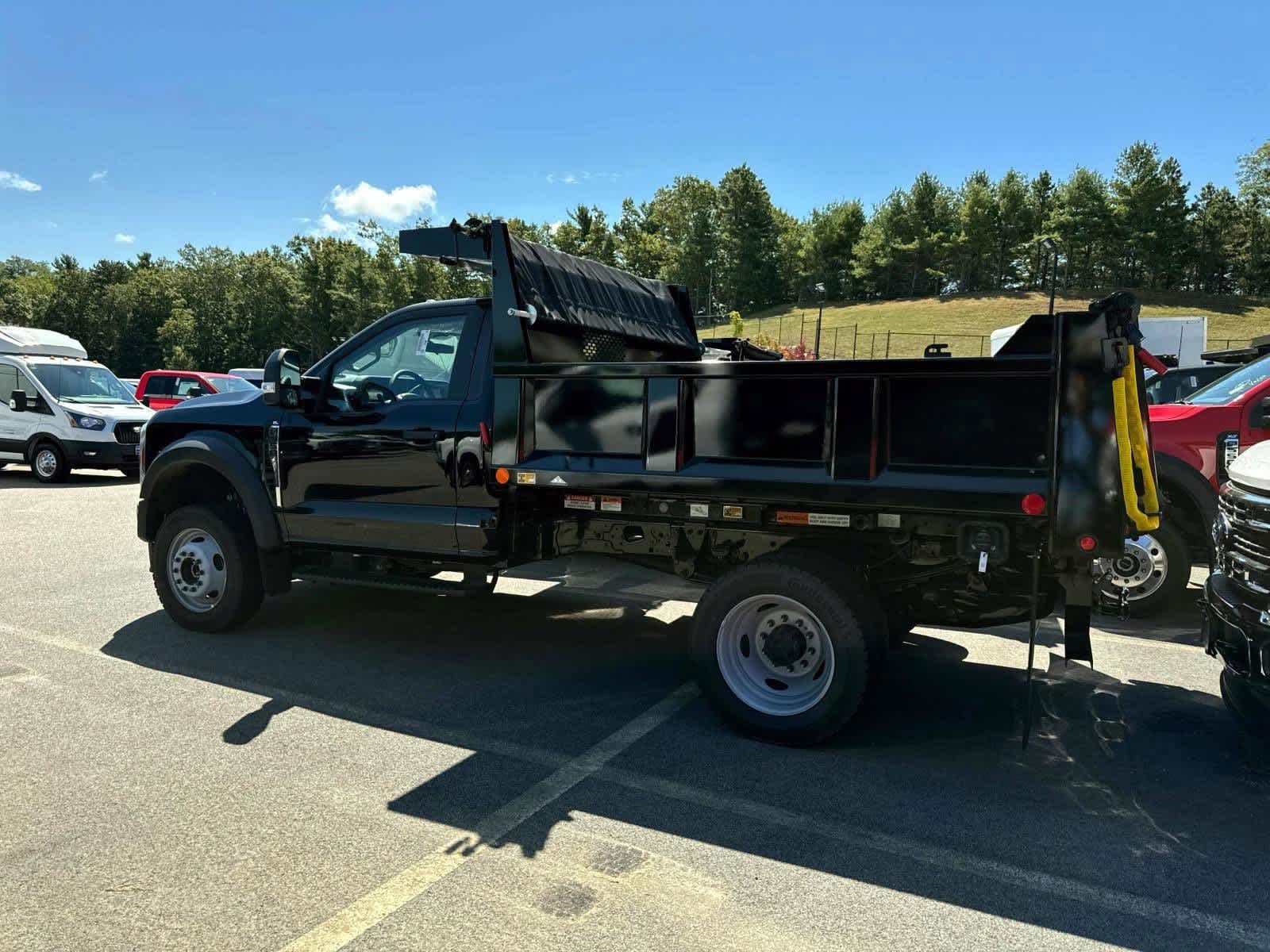 2025 Ford F-550 photo 2